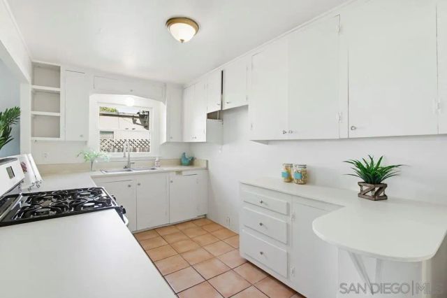 4562-64 Pescadero Ave., San Diego, CA 92107