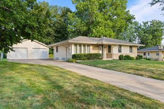 1837 NW 81st Street, Clive, IA 50325