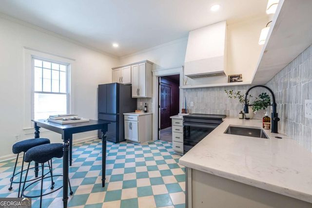 908 Oakhill Avenue SW, Atlanta, GA 30310