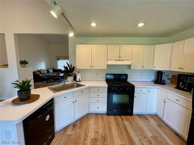 38445 Westminster Lane, Willoughby, OH 44094