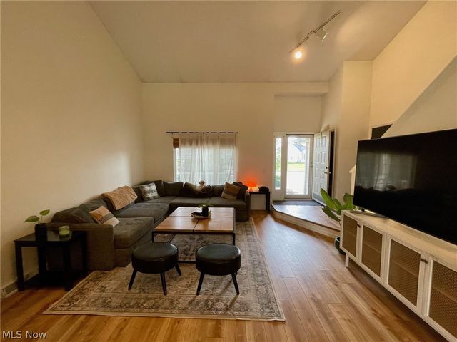 38445 Westminster Lane, Willoughby, OH 44094