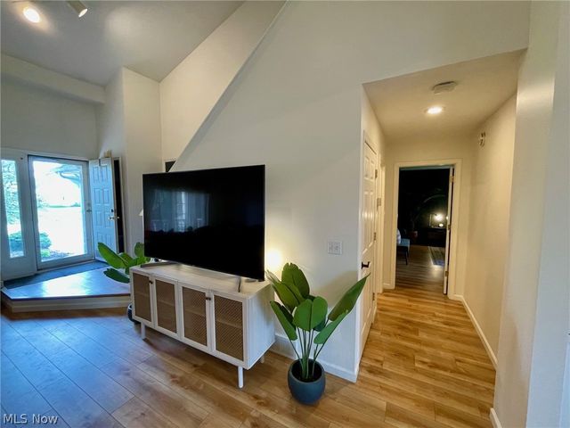 38445 Westminster Lane, Willoughby, OH 44094