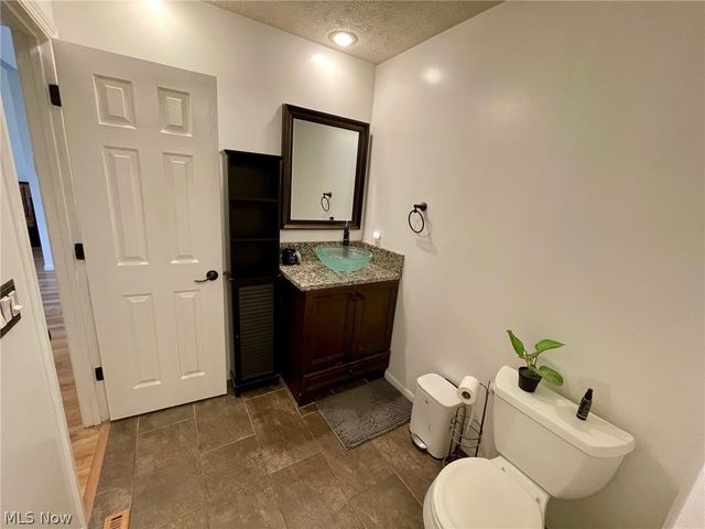 38445 Westminster Lane, Willoughby, OH 44094