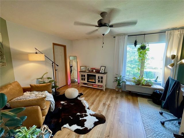 38445 Westminster Lane, Willoughby, OH 44094
