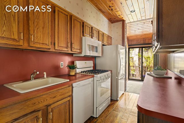 573 16th Street, New York City, NY 11215