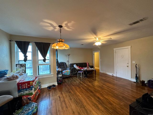 915 E 5th, Texarkana, AR 71854