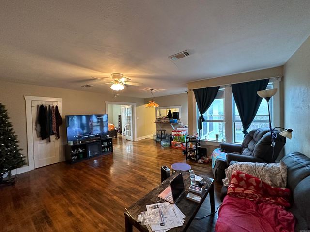 915 E 5th, Texarkana, AR 71854