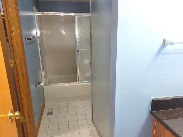 405 S Wenbriar Square, Addison, IL 60101