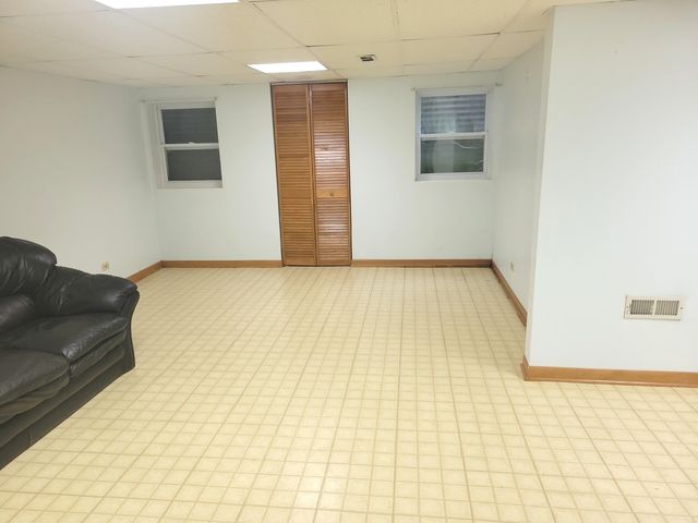 405 S Wenbriar Square, Addison, IL 60101