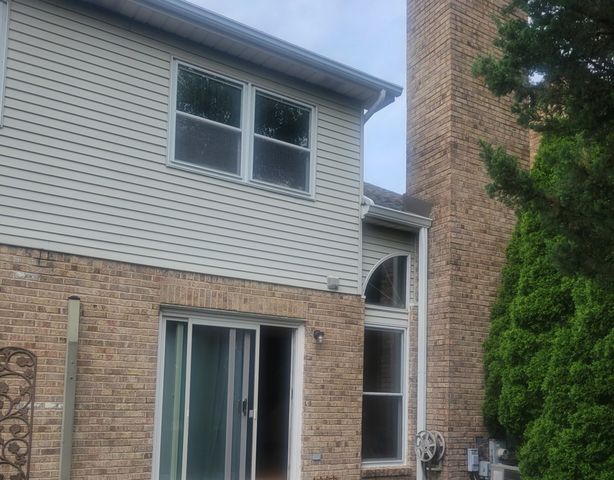 405 S Wenbriar Square, Addison, IL 60101