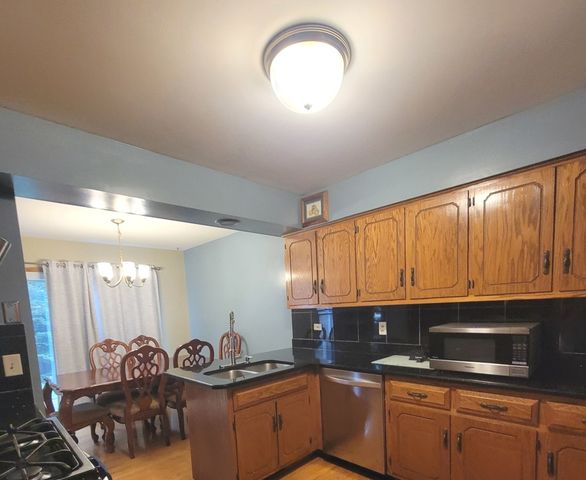 405 S Wenbriar Square, Addison, IL 60101