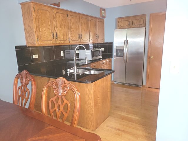 405 S Wenbriar Square, Addison, IL 60101