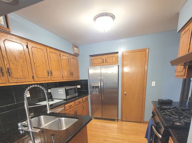 405 S Wenbriar Square, Addison, IL 60101