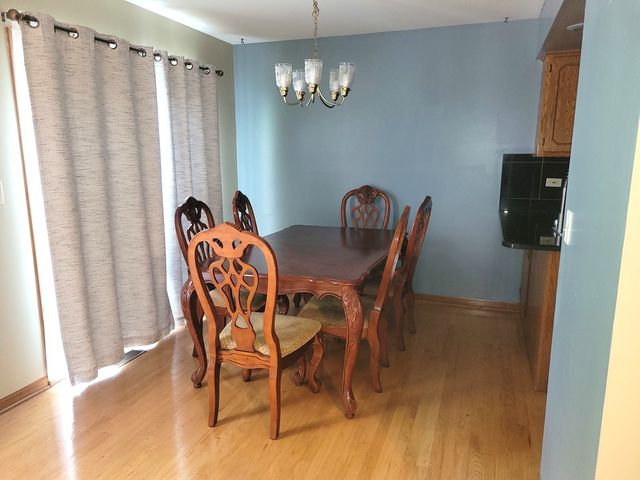 405 S Wenbriar Square, Addison, IL 60101