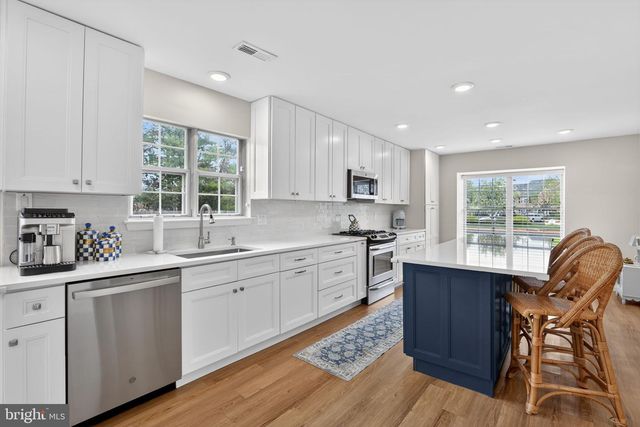 6 ASPEN CT, Newtown, PA 18940