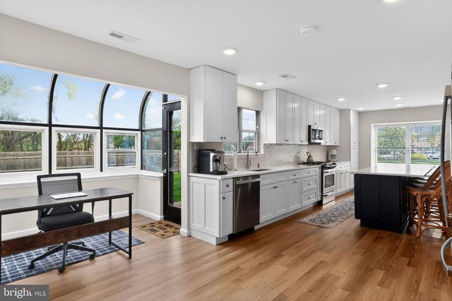 6 ASPEN CT, Newtown, PA 18940