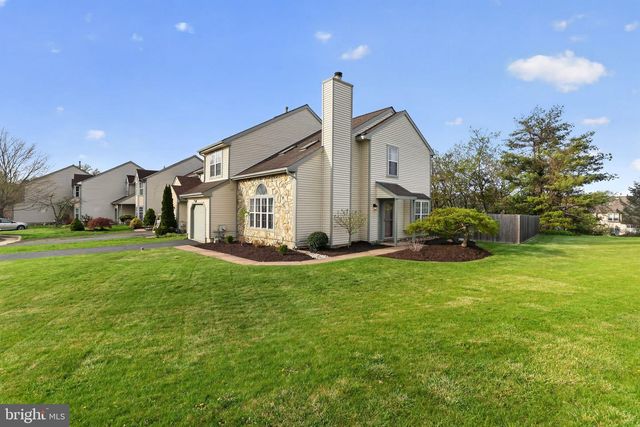 6 ASPEN CT, Newtown, PA 18940