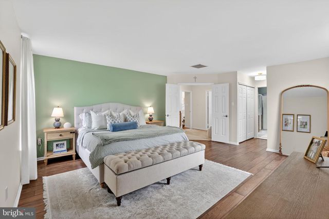 6 ASPEN CT, Newtown, PA 18940