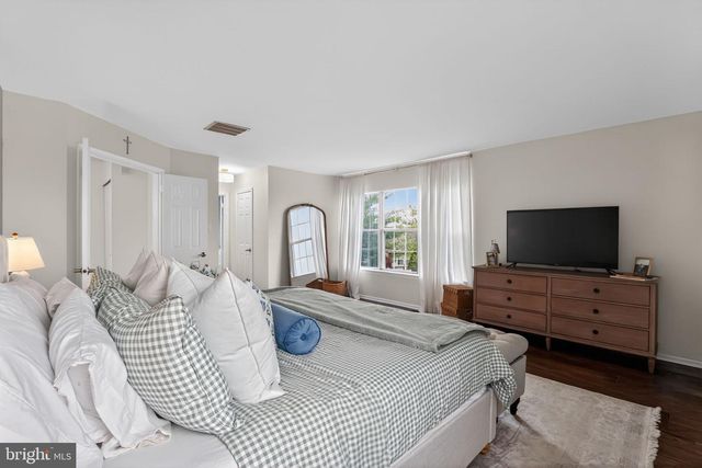 6 ASPEN CT, Newtown, PA 18940