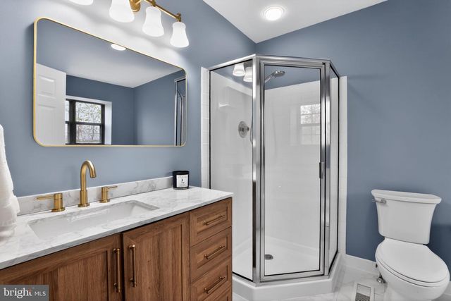 6 ASPEN CT, Newtown, PA 18940