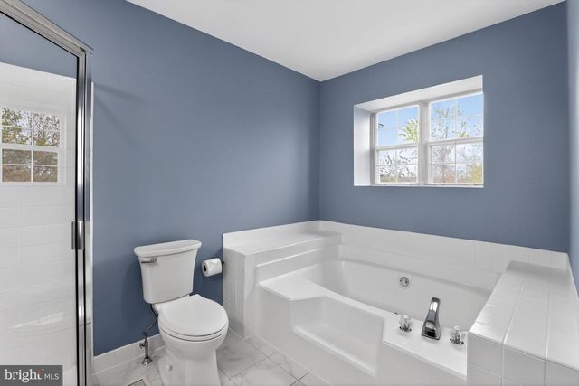 6 ASPEN CT, Newtown, PA 18940