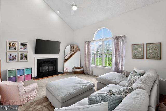 6 ASPEN CT, Newtown, PA 18940