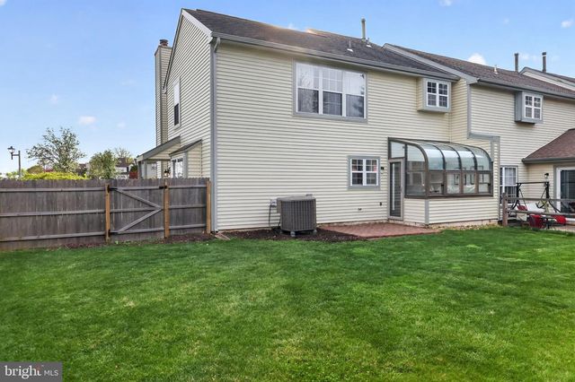 6 ASPEN CT, Newtown, PA 18940