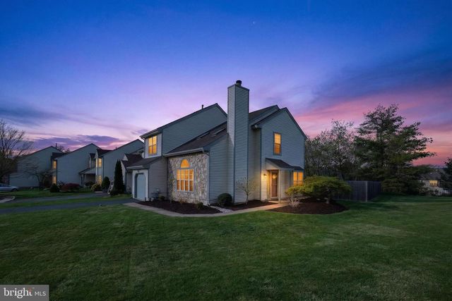 6 ASPEN CT, Newtown, PA 18940