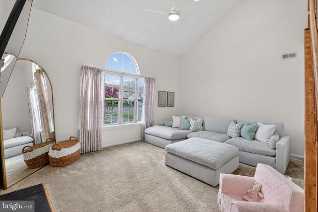 6 ASPEN CT, Newtown, PA 18940