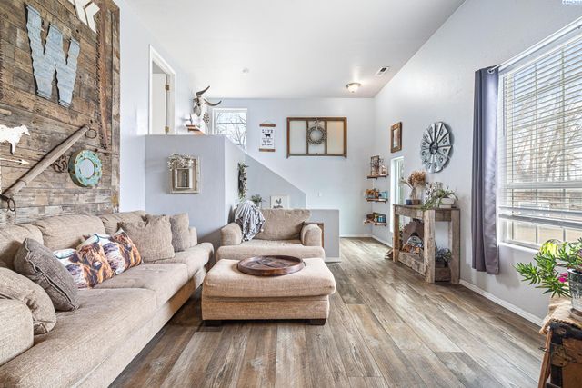 90 White Dr, Burbank, WA 99323