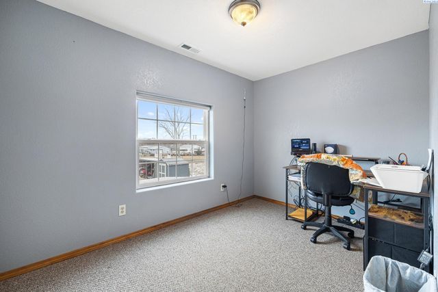 90 White Dr, Burbank, WA 99323