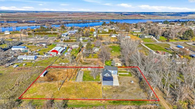 90 White Dr, Burbank, WA 99323