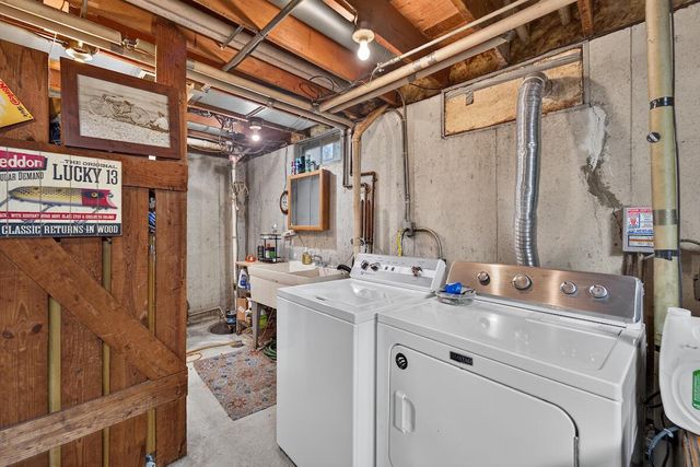 8323 10 PLACE, Kenosha, WI 53144