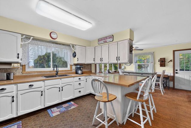 8323 10 PLACE, Kenosha, WI 53144