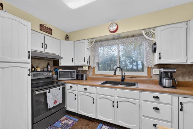 8323 10 PLACE, Kenosha, WI 53144
