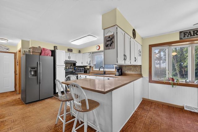 8323 10 PLACE, Kenosha, WI 53144