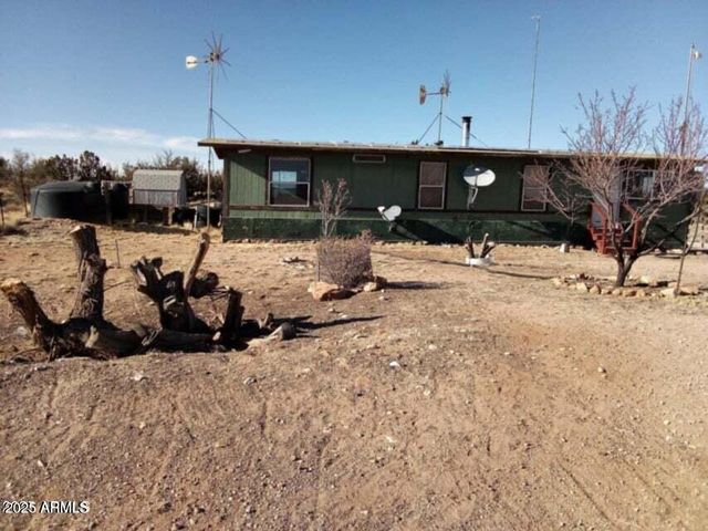 5803 DARK CANYON Drive, Winslow, AZ 86047