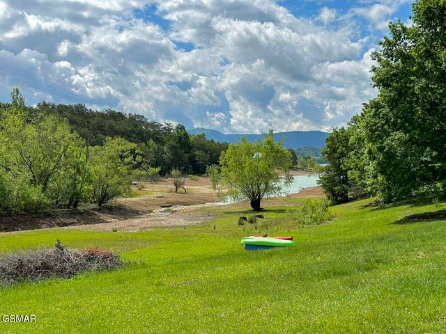 2218 Harvest Lane, Dandridge, TN 37725