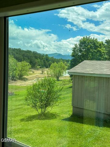 2218 Harvest Lane, Dandridge, TN 37725