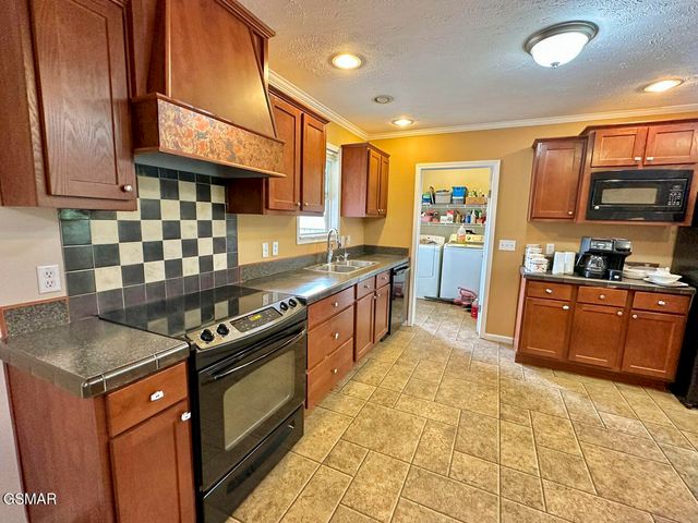 2218 Harvest Lane, Dandridge, TN 37725