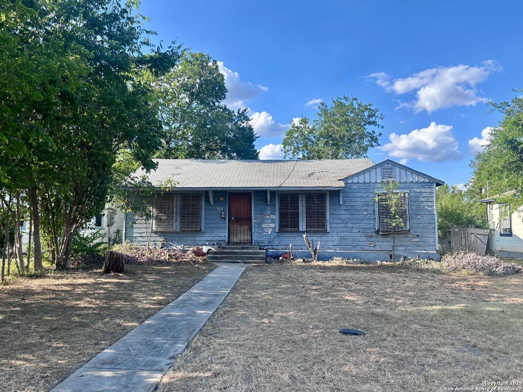 2737 W Craig Pl, San Antonio, TX 78228