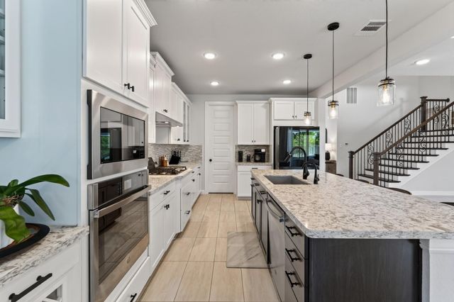 27 Floral Vista Drive, Tomball, TX 77375