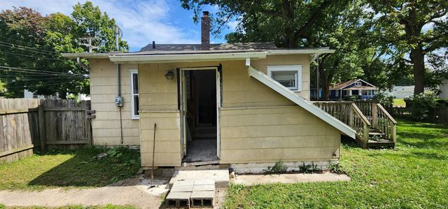 1801 Robinson Street, South Bend, IN 46613