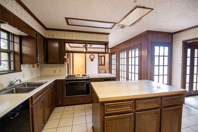 5950 Pinkstaff, Beaumont, TX 77706