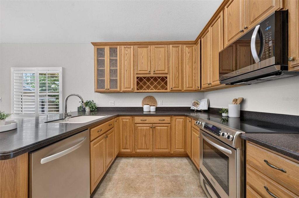 Image 11 of property listing at 1242 E RIDGEWOOD STREET, Orlando, FL 32803