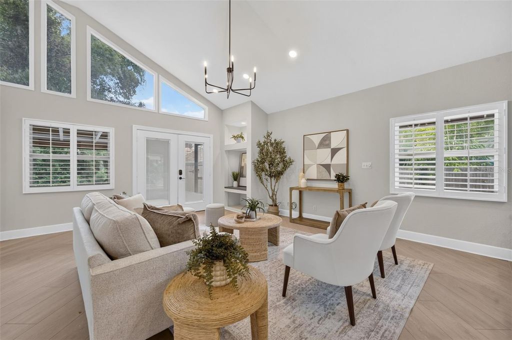 Image 13 of property listing at 1242 E RIDGEWOOD STREET, Orlando, FL 32803