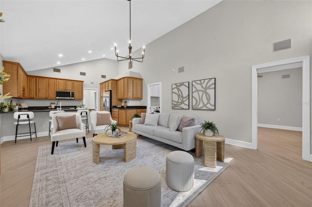 Image 15 of property listing at 1242 E RIDGEWOOD STREET, Orlando, FL 32803
