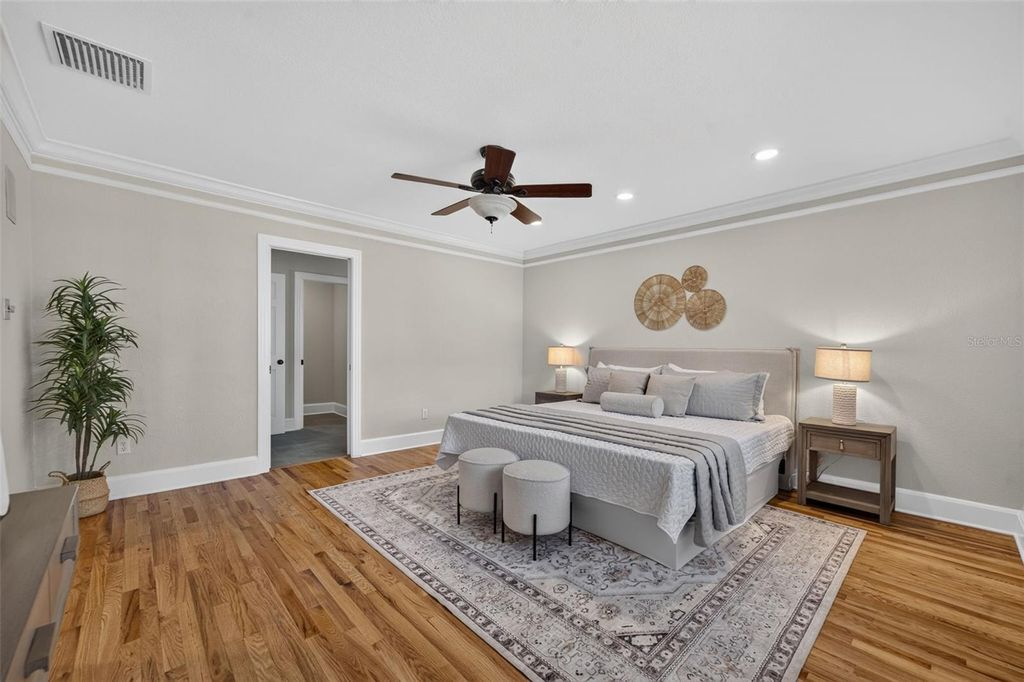 Image 16 of property listing at 1242 E RIDGEWOOD STREET, Orlando, FL 32803