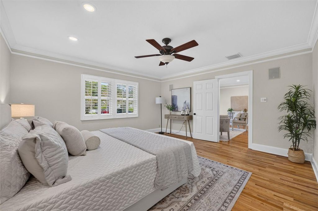 Image 17 of property listing at 1242 E RIDGEWOOD STREET, Orlando, FL 32803