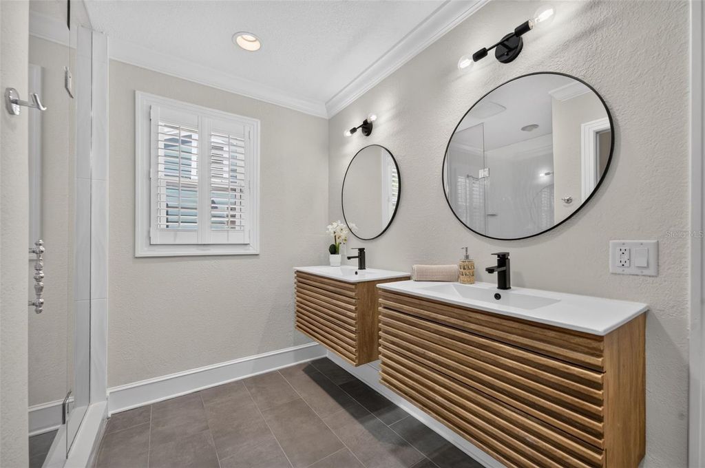 Image 18 of property listing at 1242 E RIDGEWOOD STREET, Orlando, FL 32803
